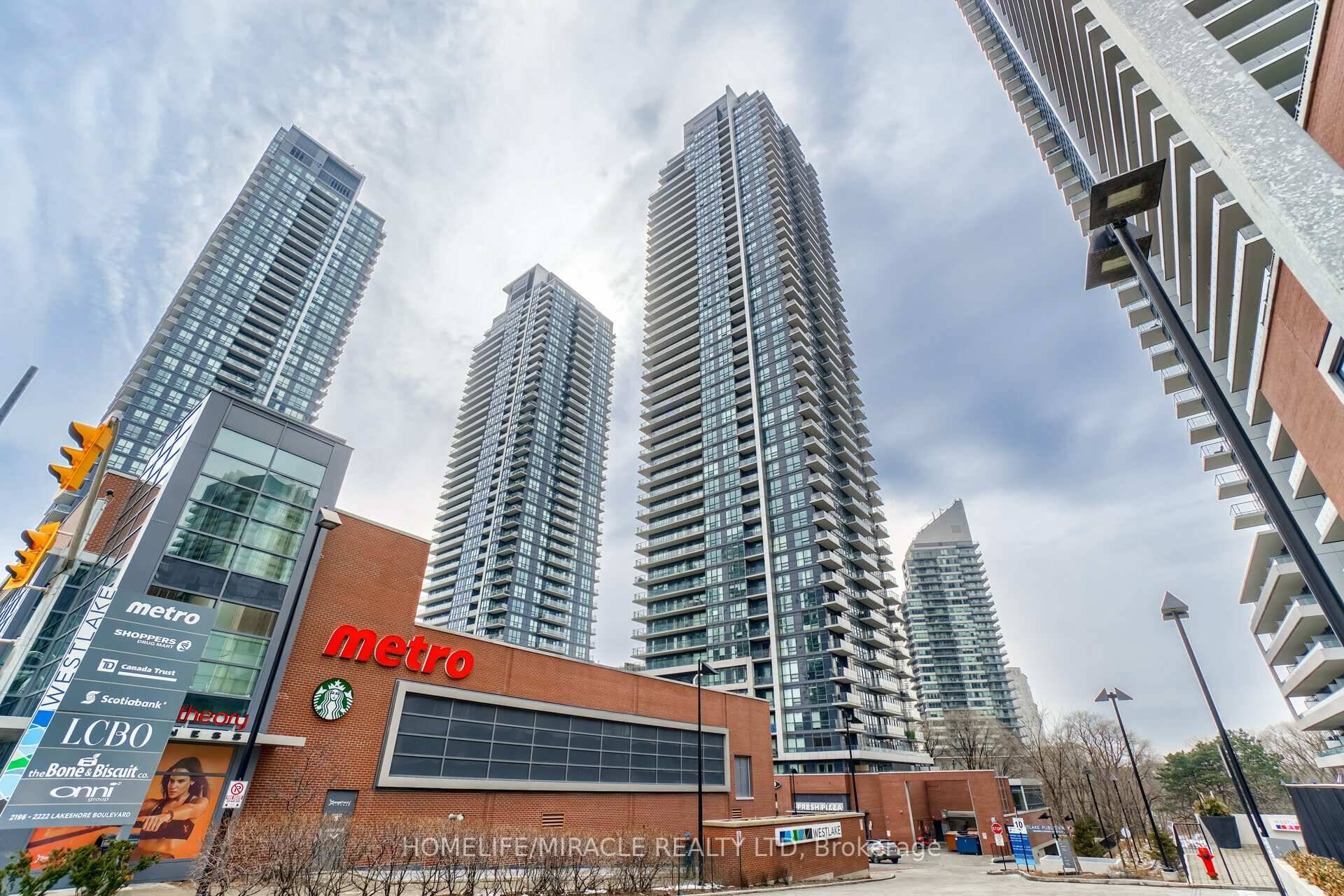 Stunning 1Bed Den 1Bath With Breathtaking South Exposure Of Lake Ontario amp ; Humber Bay Park From The 42nd Floor !