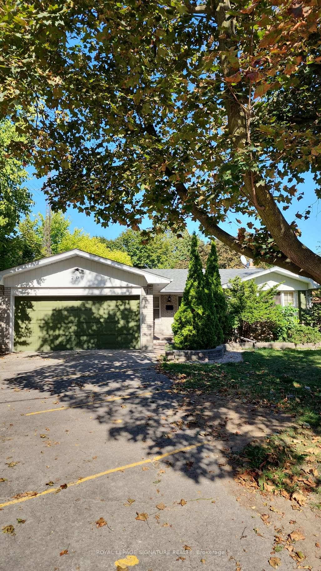 Opportunity Knocks CASA BURBANK is calling you A Gorgeous LOT With one of the largest tableland in the heart of Bayview Village Neighbourhood Very Practical Layout One Of The coolest ...