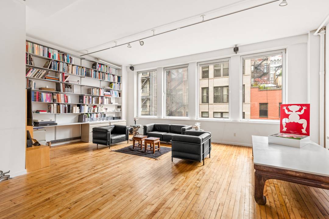 Located in the heart of Greenwich Village, this generous 2 bedroom, 2 bath loft offers a unique blend of historic charm and modern comfort.