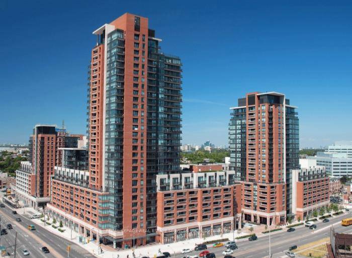 Rare on the market ! Luxurious Condo by Lanterra with South Facing Layout and huge Private Backyard !