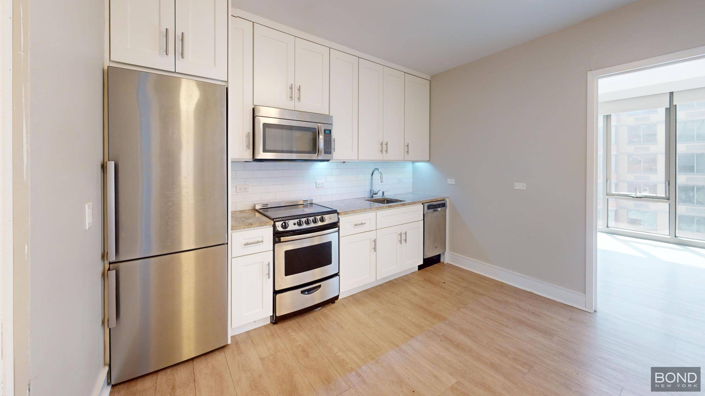 Spacious and renovated 2 bedroom with a balcony in the heart of Murray Hill !
