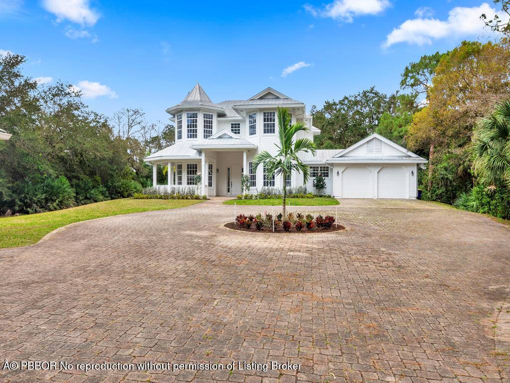 Where do you find a residential property with land in South Florida ?