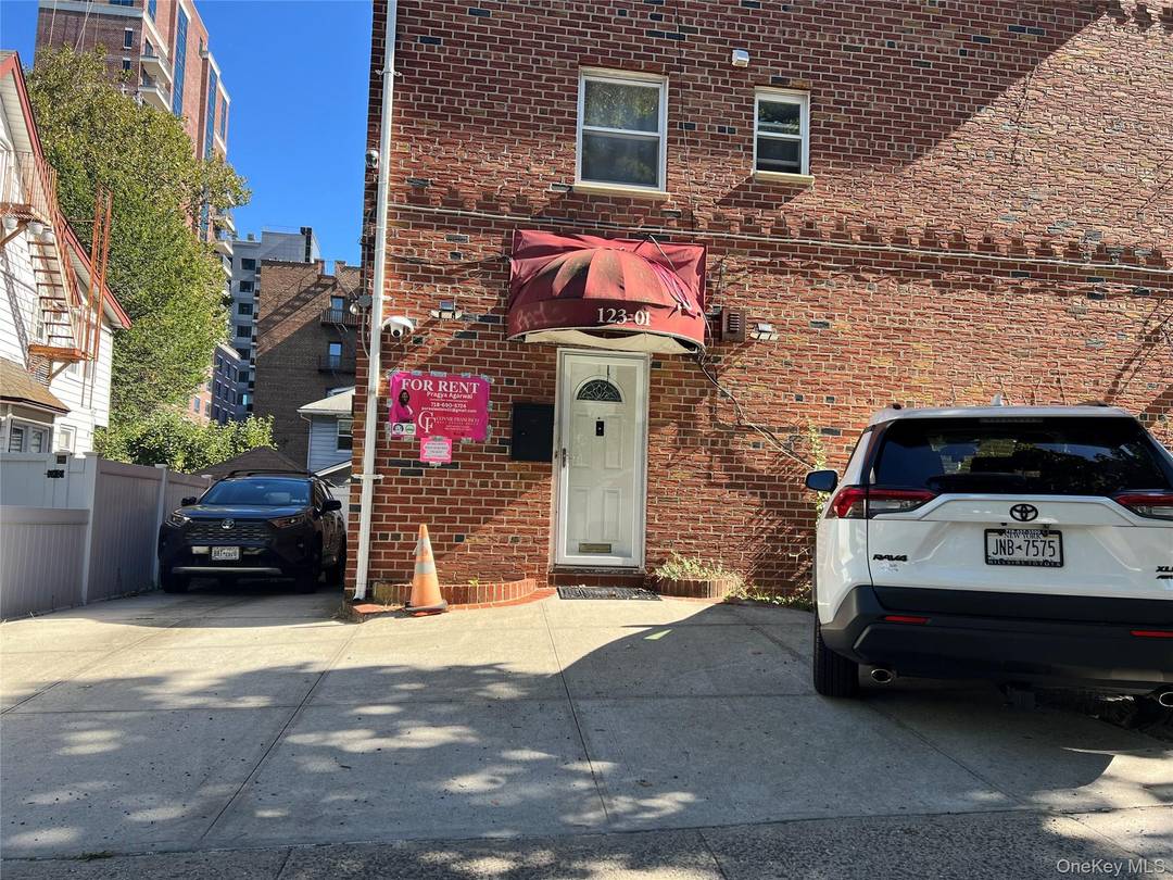 Prime office retail space available for lease in the heart of Kew Gardens !