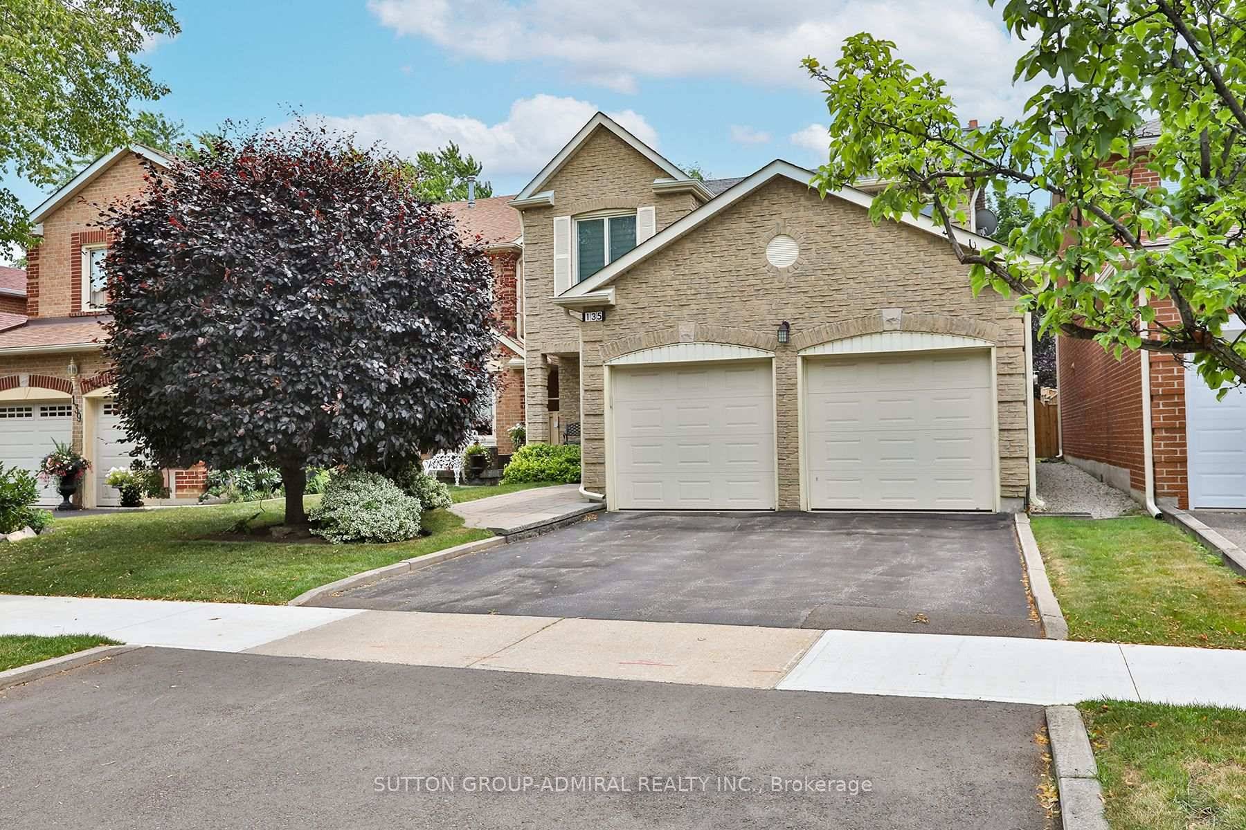 Fabulous Renovated Spring Farm 4 Bedroom Executive Home Shows 10 Renovations Throughout Kitchen, Bathrooms, Hardwood, Pot Lights Granite Counters in Kitchen and Bathrooms 2 Bright Skylights Main Floor Laundry with ...