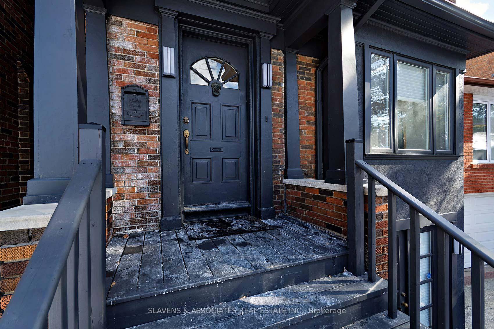 Charming Dundurn Crescent home A Wychwood Gem !