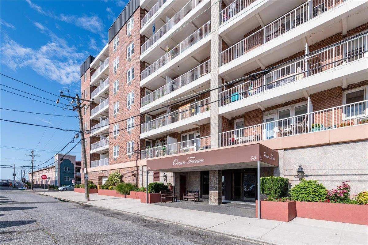 Pet friendly building half a block from the beach and boardwalk perfect for coastal living !