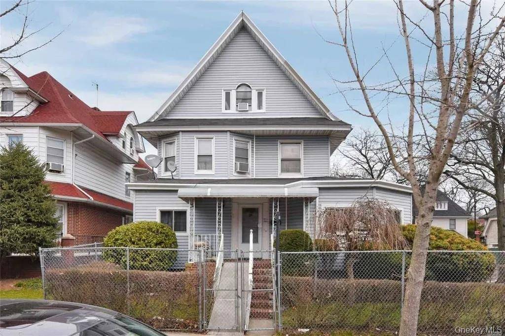 Prospect Park South. Grand, detached Victorian corner property offering exceptional scale and flexibility in one of Brooklyn s most sought after neighborhoods.