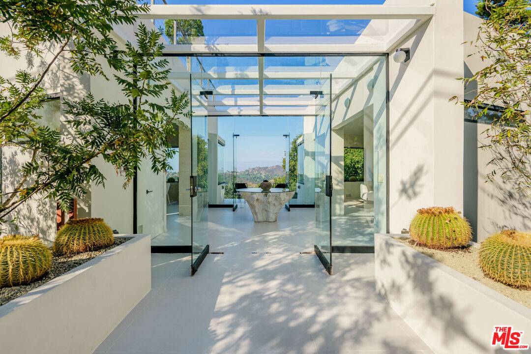 8896   Lookout Mountain Ave 3BR Hollywood Hills East La