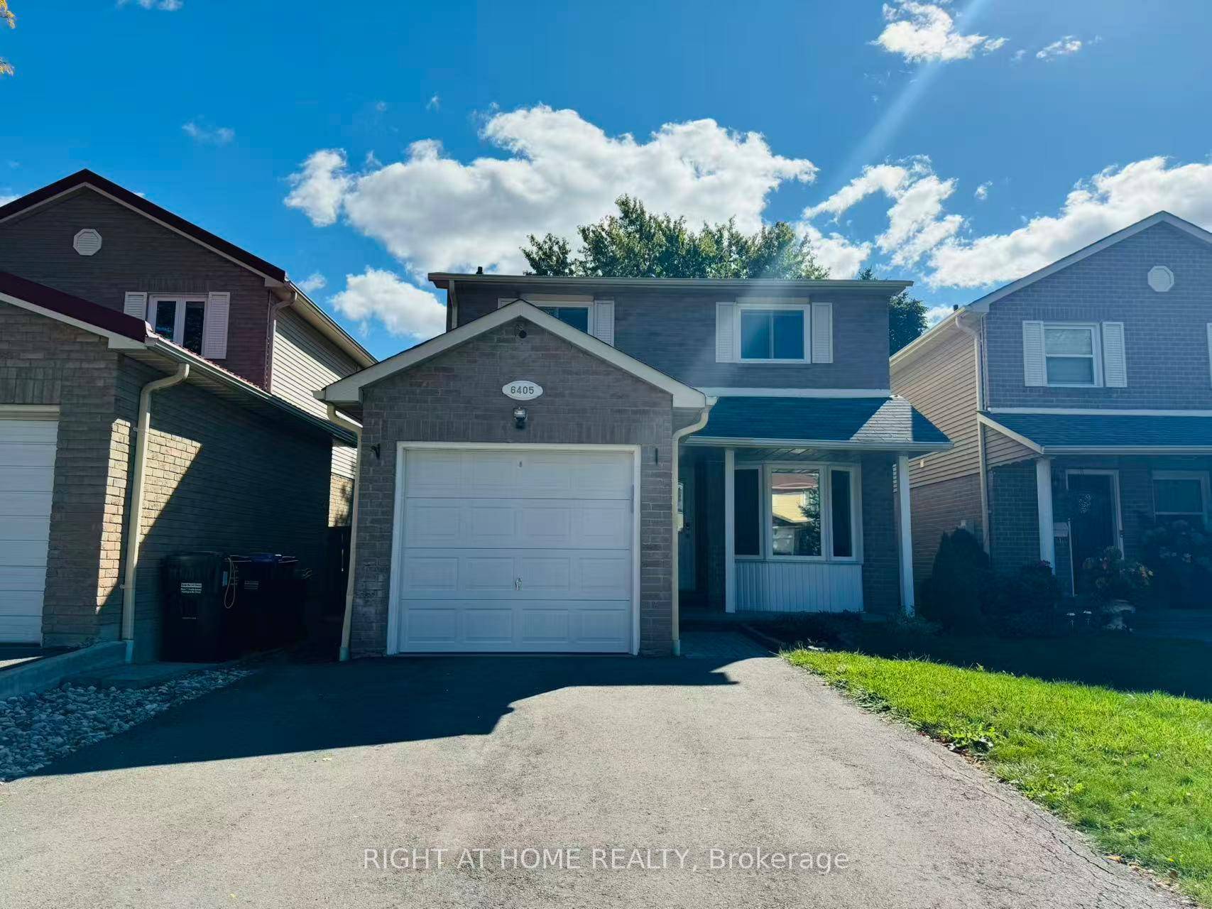 Updated amp ; Well Maintained Family Home Situated on a Quiet Crescent !