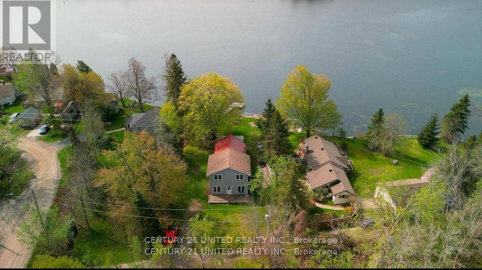 Welcome to Jarvis Lane and a bright turn key 3 bedroom home located directly on the picturesque Trent Severn Waterway.
