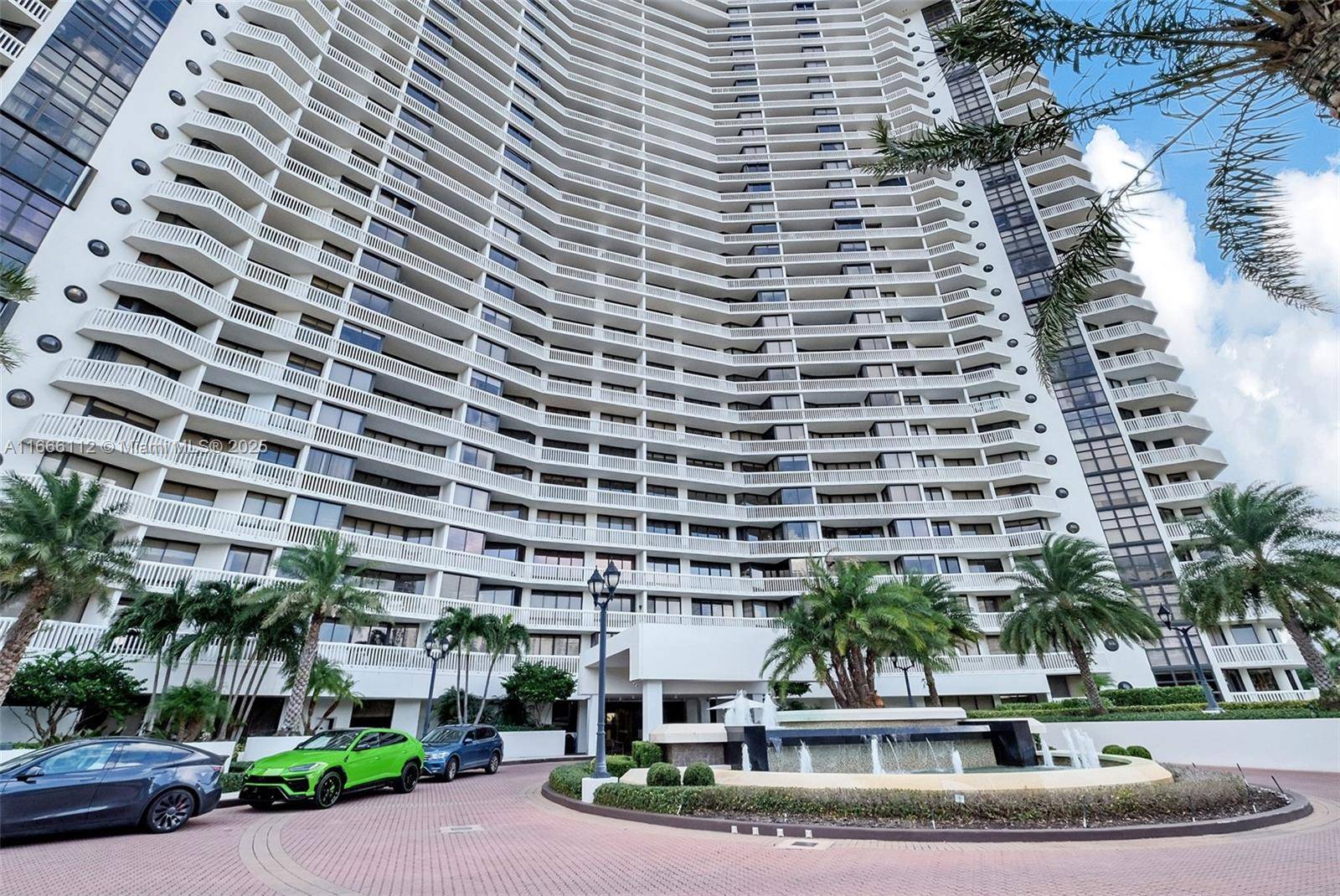 This fully renovated modern 2 Bed 2 Bath high rise home offers skyline and water views from every room.