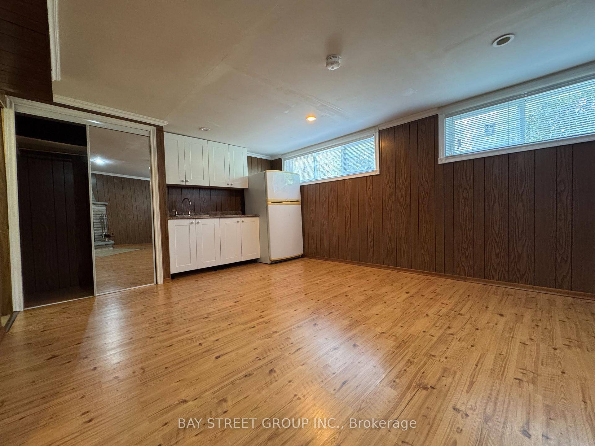 Beautiful And Bright One Bedroom Basement Appartement In Hi Demand Area Of Richmond Hill.