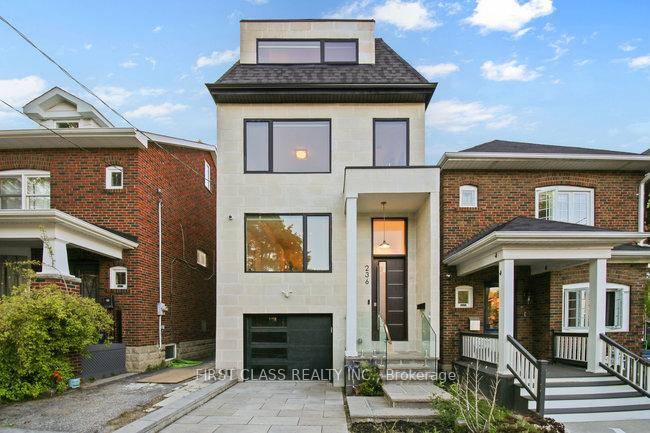 Nestled in the heart of Bedford Park, 236 Bowood Ave is a newly built, architect designed modern residence where refined simplicity meets smart living.