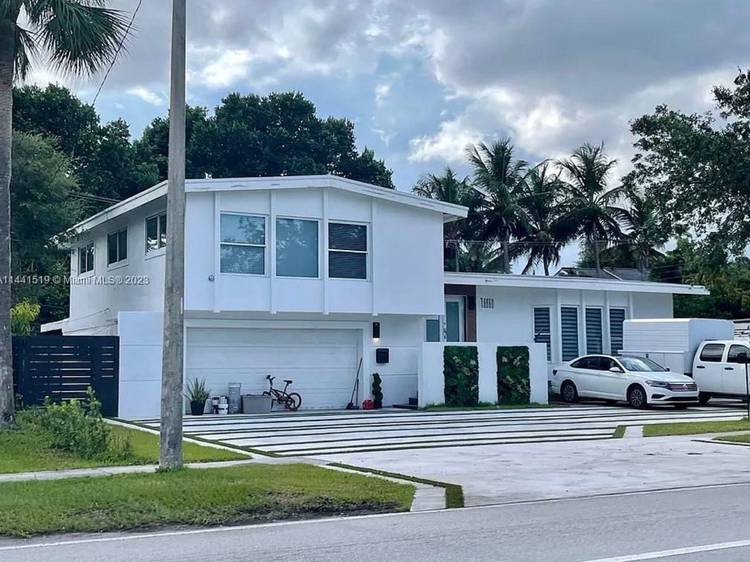 SHOWINGS START MAY 2 2026, LOCATION !