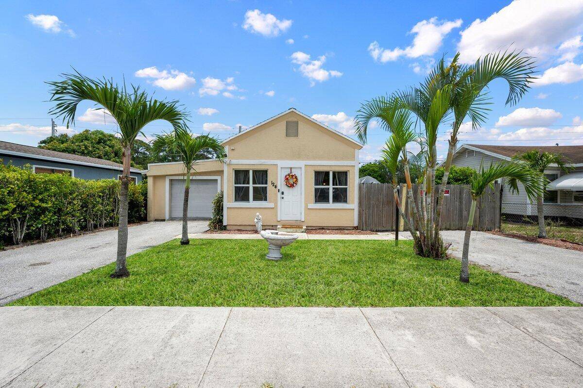 A RARE GEM ! AIRBNB WELCOME NO HOA 3 BEDROOMS 2 BATHS BONUS DEN 1 CAR GARAGEWelcome to this beautifully renovated 3 bedroom, 2 bathroom home featuring a versatile bonus ...