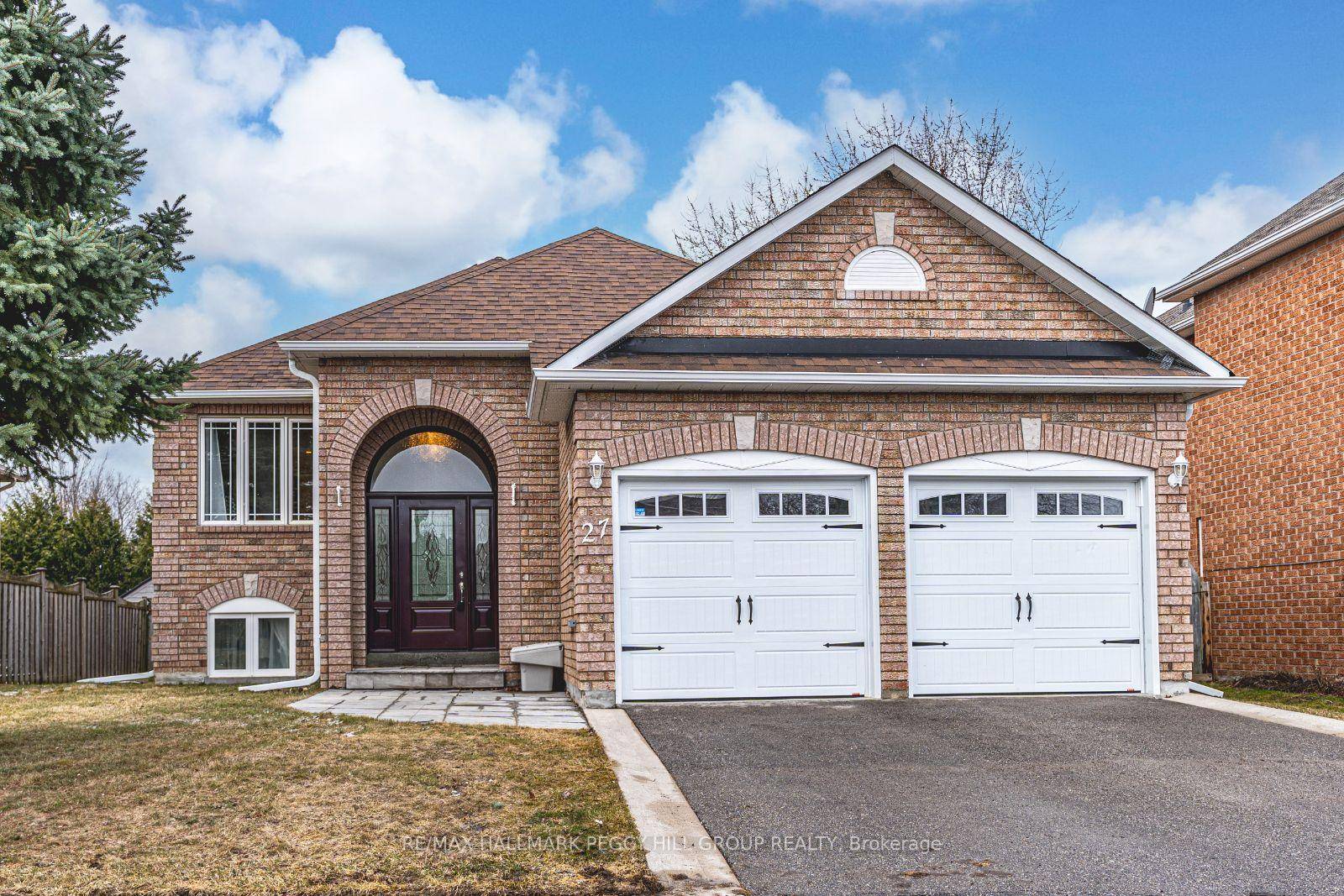 MOVE IN READY BUNGALOW WITH MULTI GENERATIONAL LIVING amp ; BACKING ONTO A RAVINE !