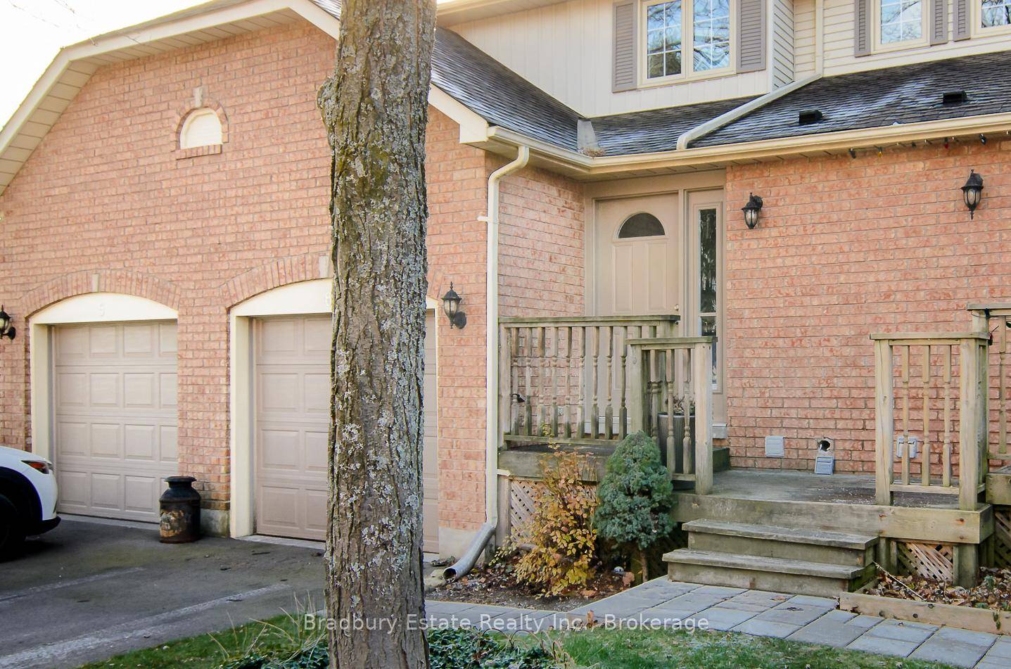 AFFORDABLE OPPORTUNITY IN QUIET COMPLEX !