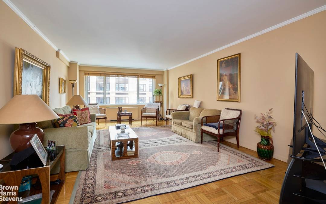 COVERTIBLE 3BR 2 BTH U. E.