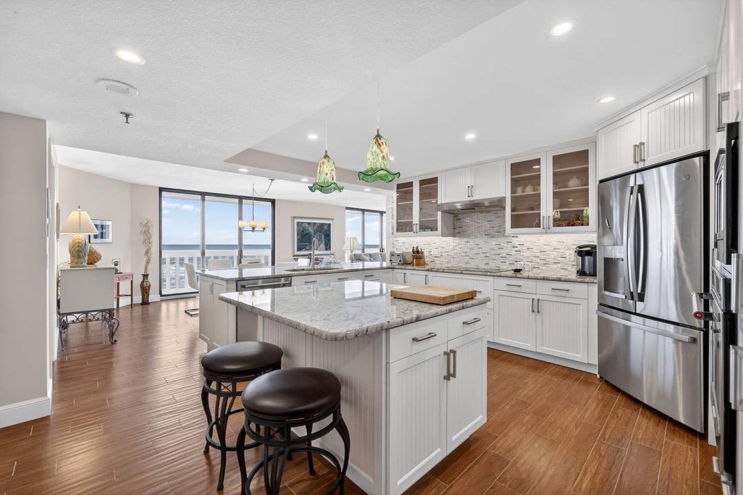 Exquisite corner condo that offers breathtaking views of the ocean and spectacular sunrises.