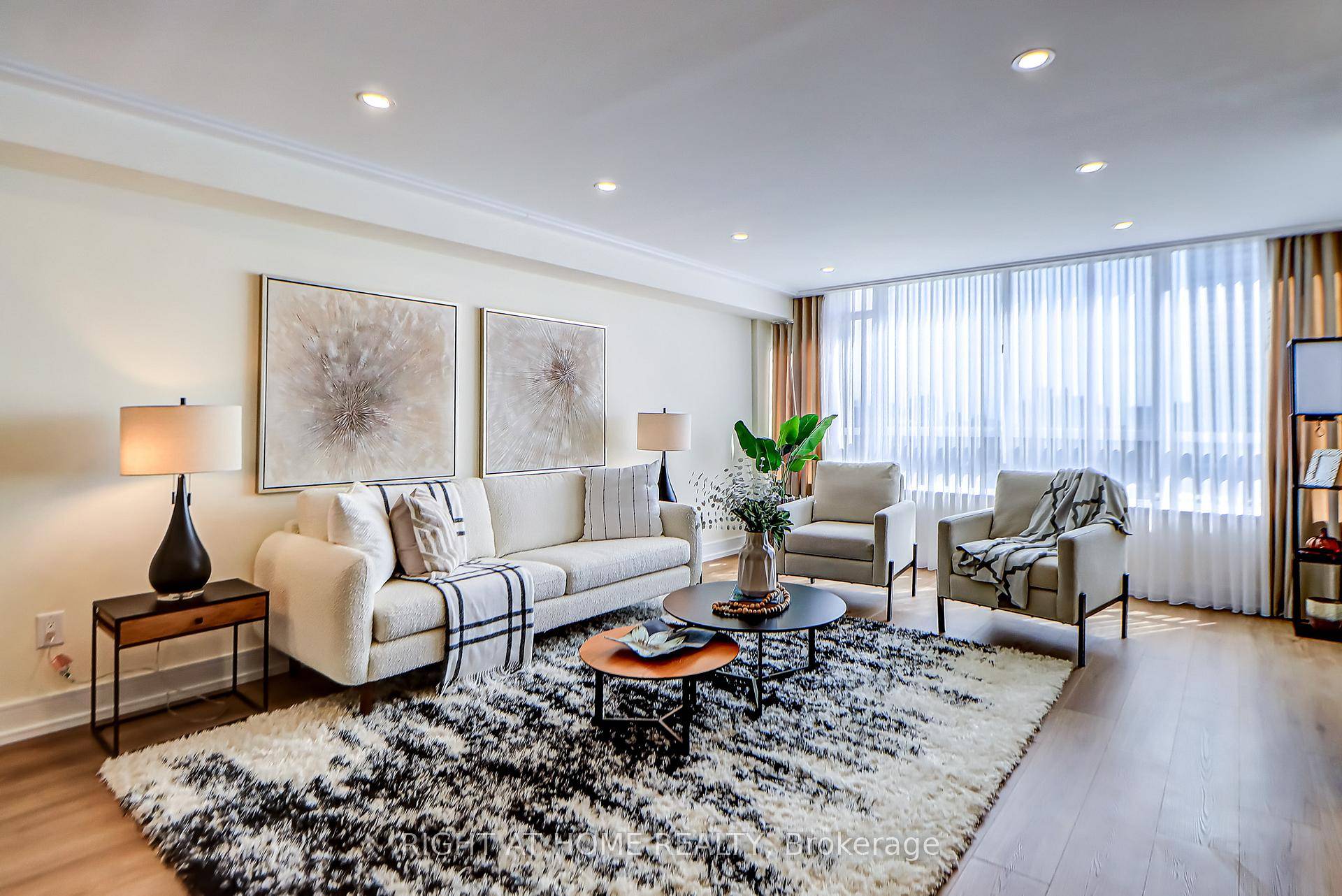 Luxurious, exceptional city living at its finest in the iconic Carlton on the Park by Tridel.