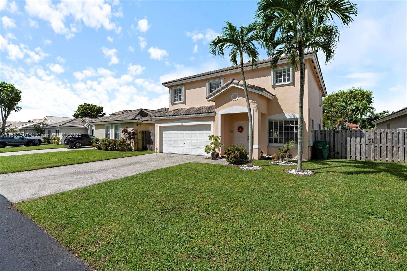 Beautiful 4Bed 2. 5 Bath home in the desirable gated community of San Jose in Oak Creek.