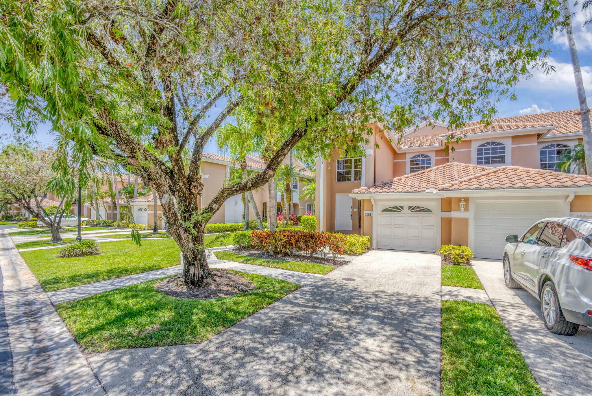 Escape to Paradise An elegantly decorated and fully furnished condo with unparalleled views of the lake, located in The Legends at PGA National.