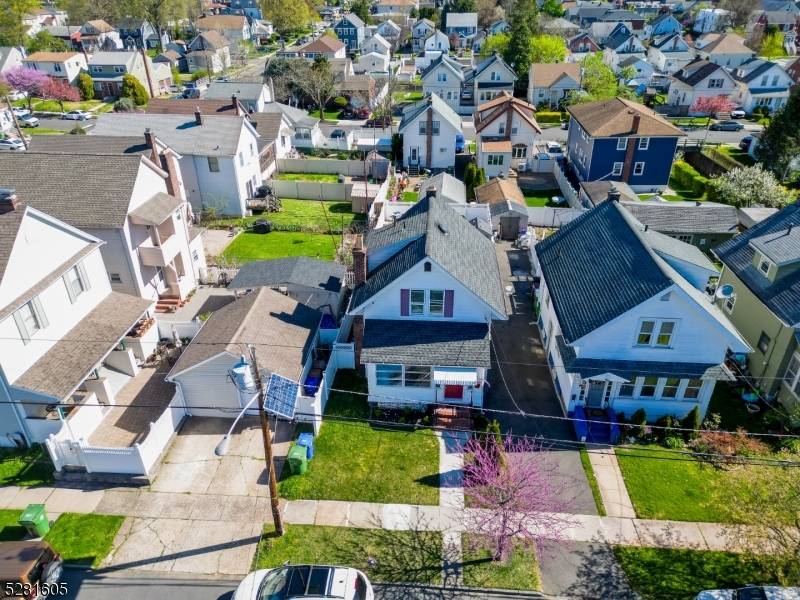 Welcome to this charming single family home located in a safe, quiet Linden neighborhood, just four blocks from the train station with an easy 40 minute commute to NYC.