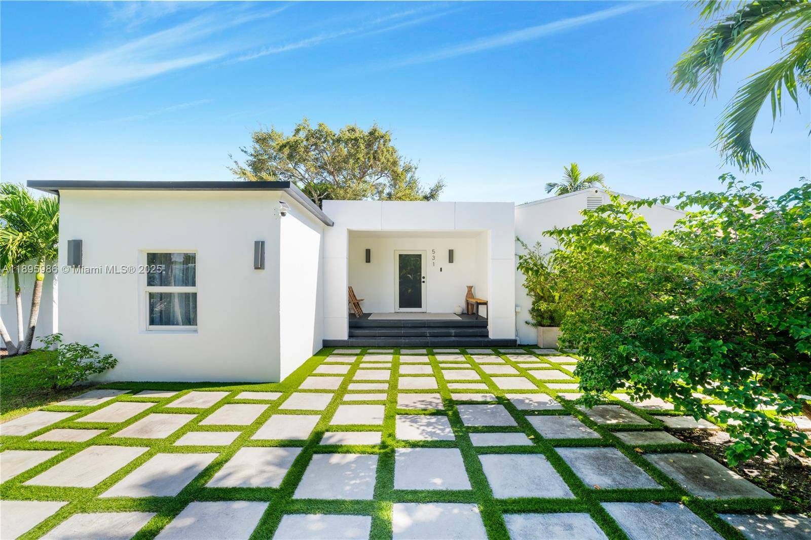 TROPICAL MODERN NEWLY RENOVATED RESIDENCE WITH BEAUTIFUL UPGRADES IN THE HEART OF PRESTIGIOUS BRICKELL AREA THE ROADS !