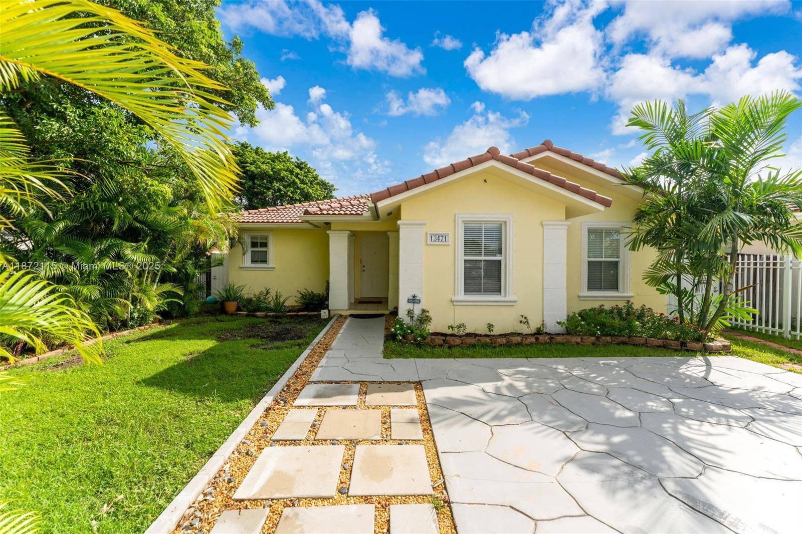 No HOA ! Move In Ready ! This charming 3 bedroom, 2 bath gated home sits on a 5, 000 sq.