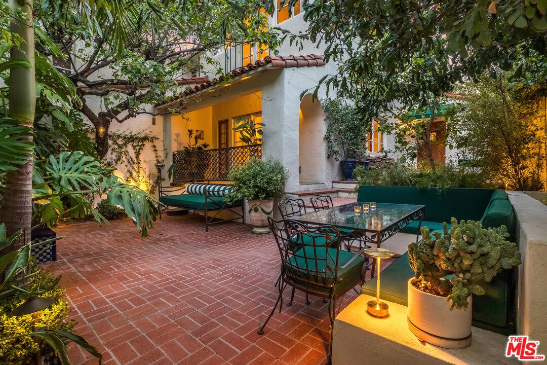 1811   Courtney Ave 3BR Hollywood Hills East La