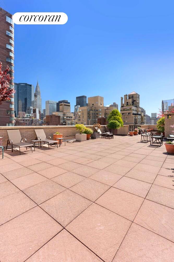 Welcome to a fantastic opportunity at the Goodhue House on 20 East 35th Street !