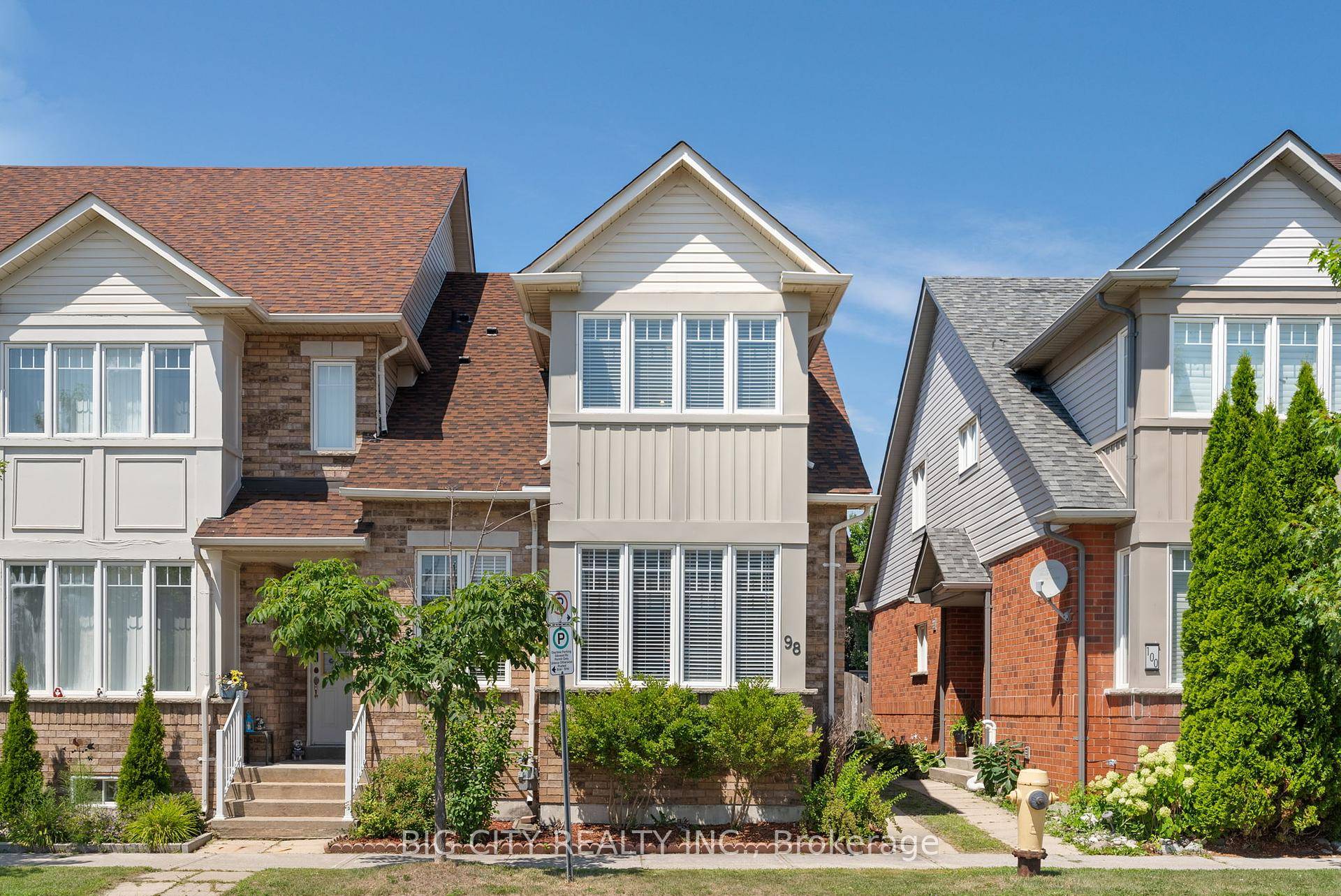 Welcome to 98 Riverlands Avenue !