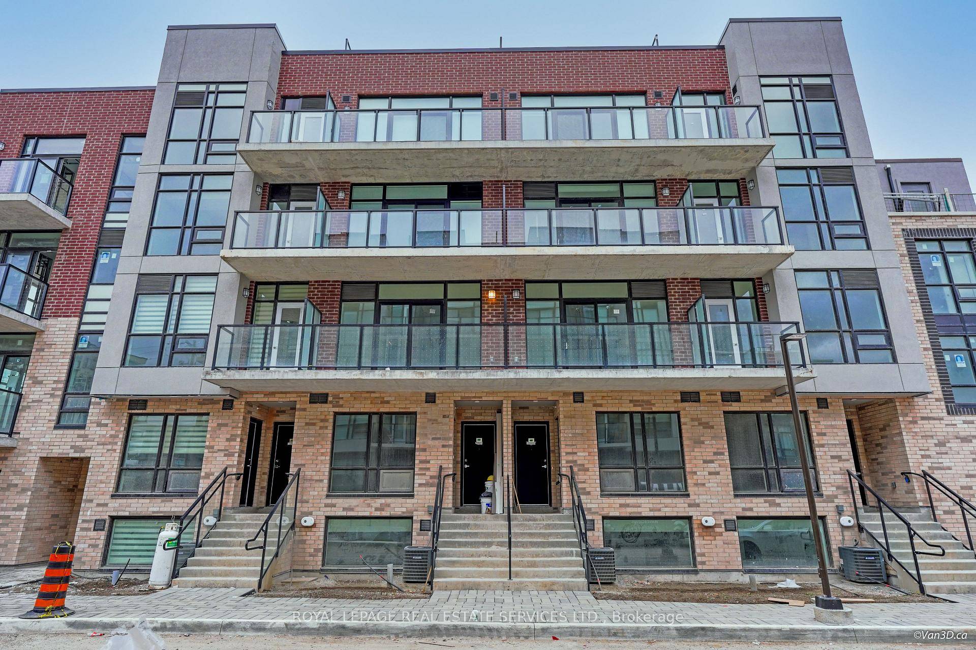 Greenwich Village ! Pristine, Upper Unit Townhome, Bright, Spacious, 2 Bedrooms, 2 Bathrooms.