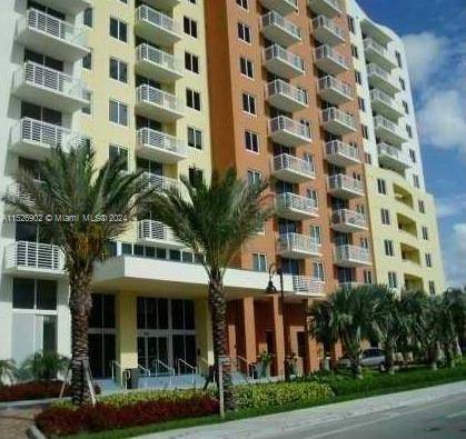 Beautiful 1 bed 1 bath at the Venture in the city of Aventura.