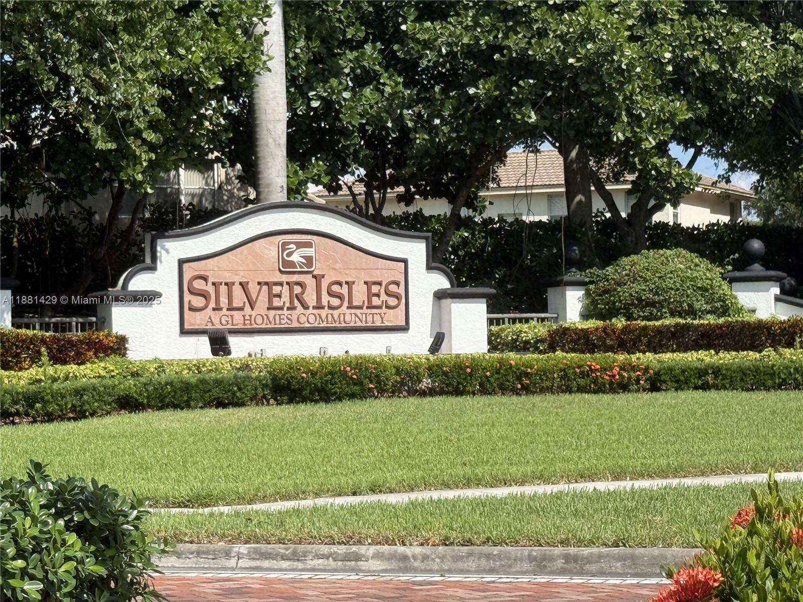 Stunning 2 story home on wide lake w 5 beds, 3 baths, in the gated community of Silver ISLES !