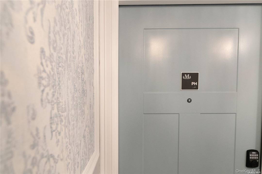 2 BEDROOM LUXURY APT HIGH END FINISH AND FIXTURES GOURMET KITCHEN BUILT INS GALORE WASHER DRYER TONS OF STORAGE BRIGHT AND AIRY PVT PARKING SECURITY 24 HR MAINTANCE GREAT SPACE ...