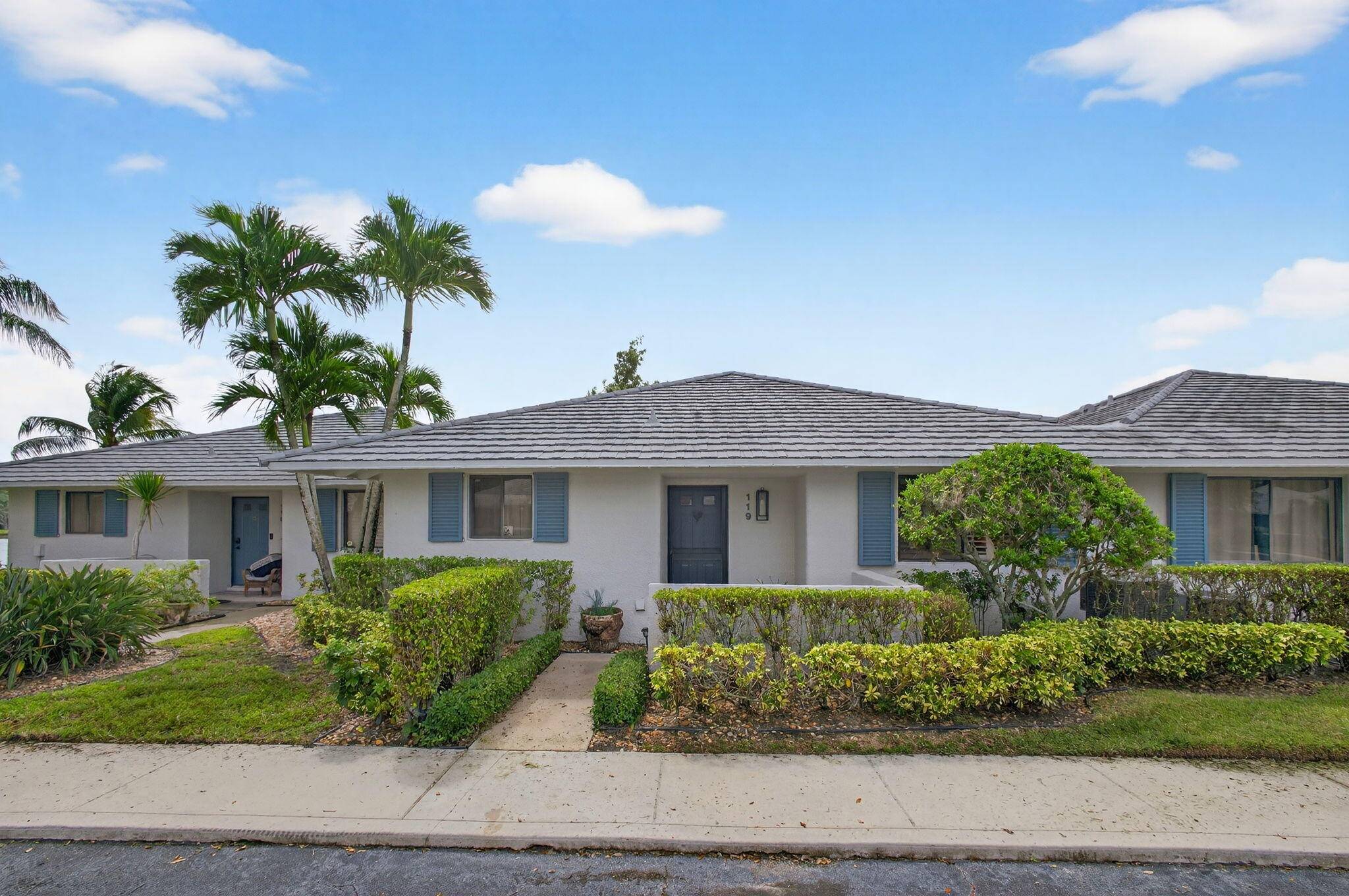 Charming Club Cottage in Prime Location closest to all the fabulous PGA Amenities Resort.
