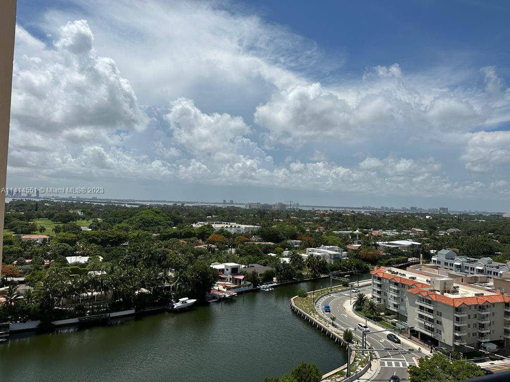 SPACIOUS ONE BEDROOM UNIT IN OCEAN FRONT CONDO !