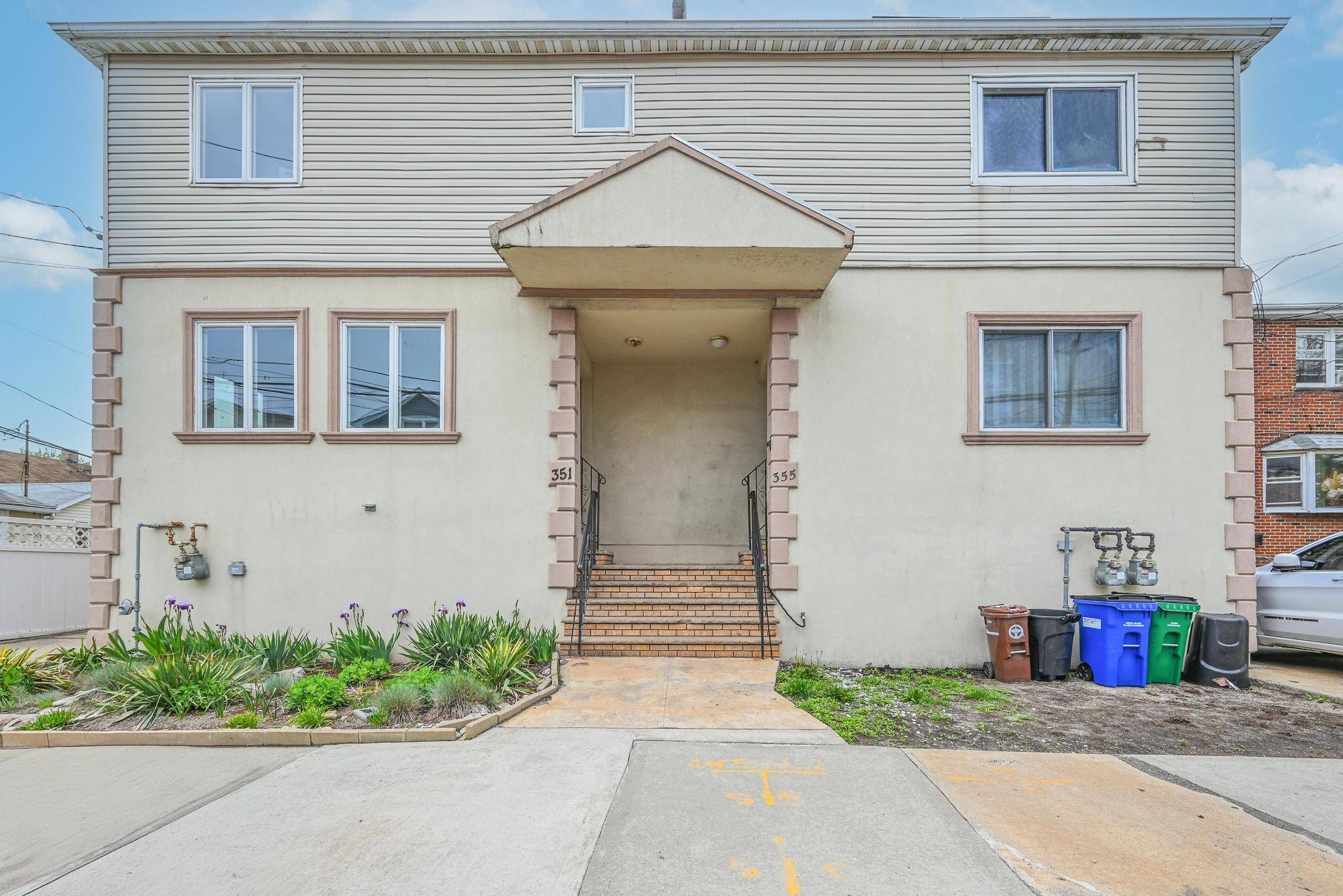 Welcome to this stunning 3 bedroom, 2.