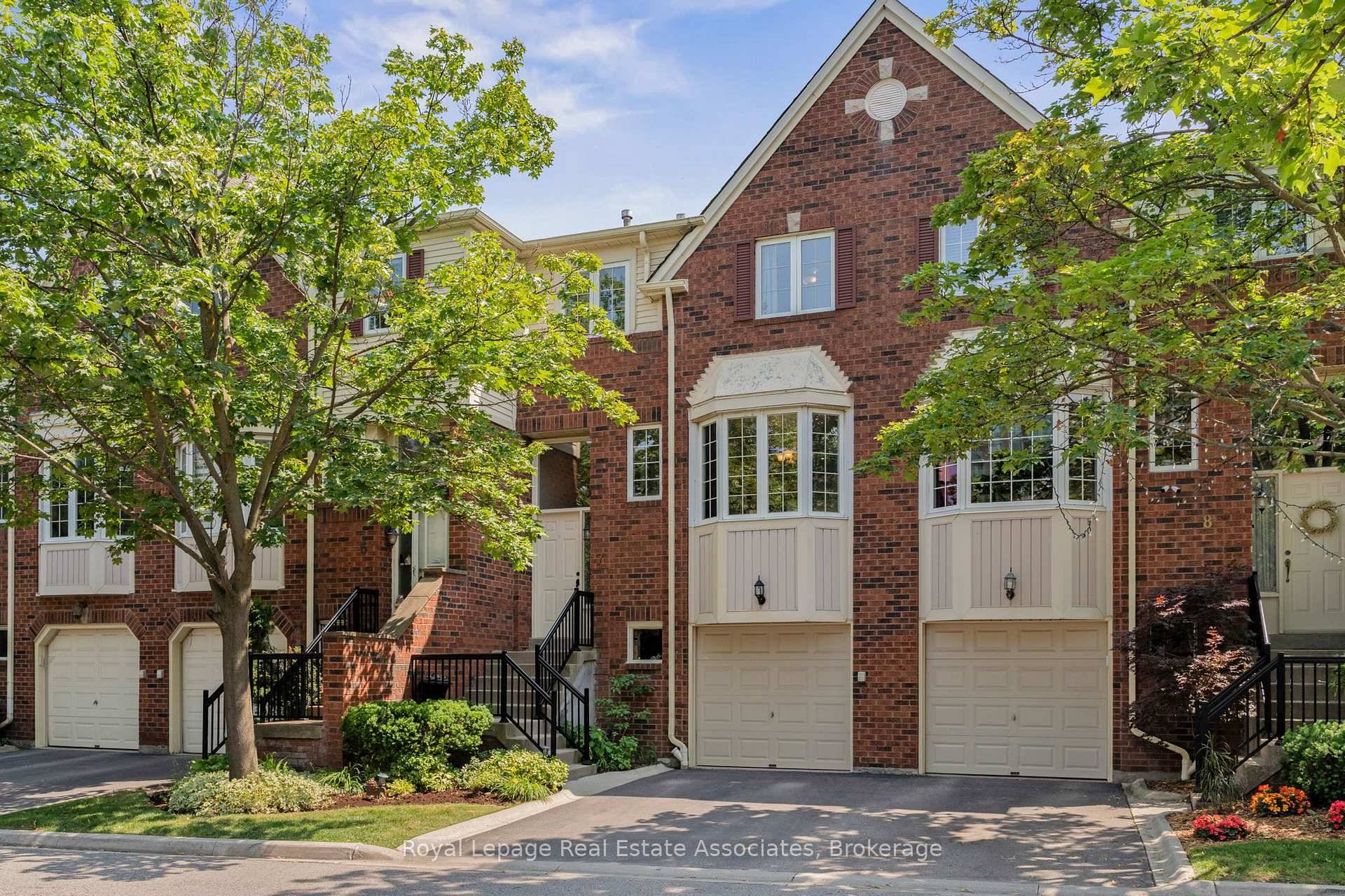 Beautifully Upgraded Executive Townhouse in Prime Location !