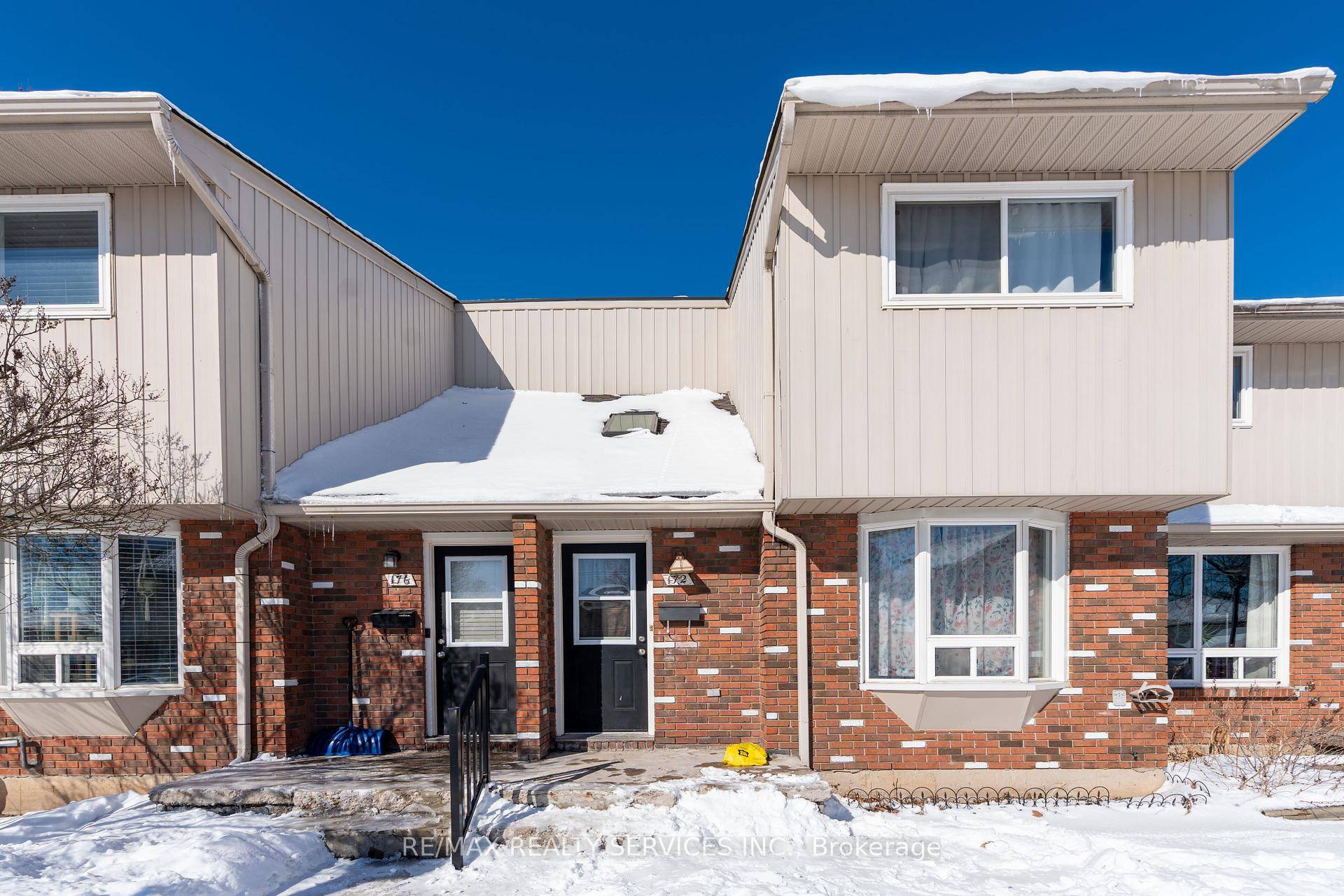 Charming 3 Bedroom Townhouse in Prime Welland Location !