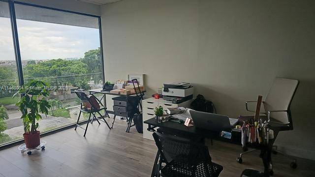 BEAUTIFUL OFFICE FOR RENT !