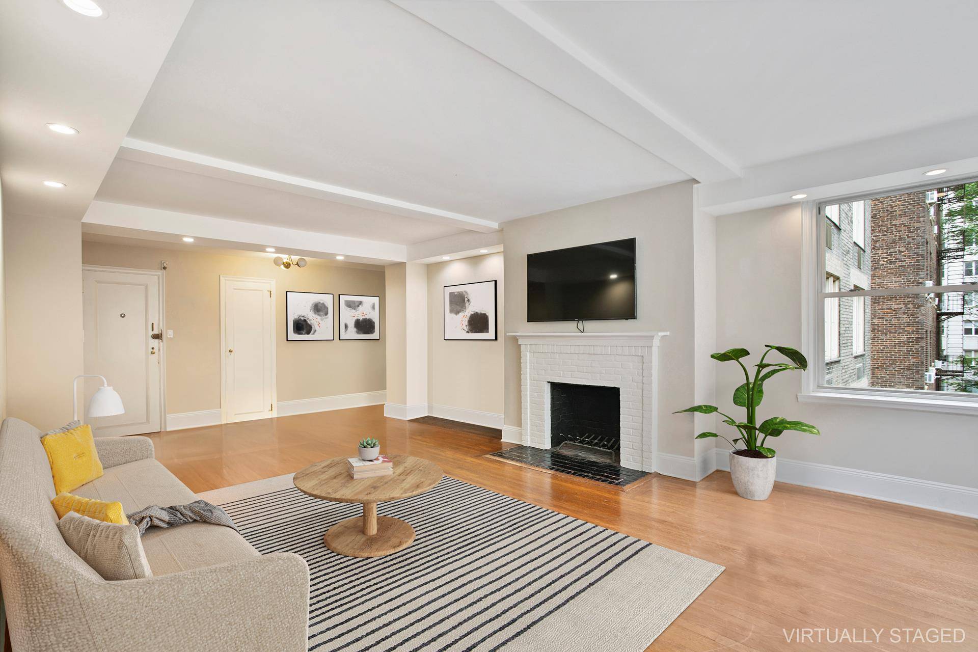 Greenwich Village Charm with Modern Luxury Live in one of Greenwich Village's most iconic addresses this serene, rear facing one bedroom home is tucked away in a coveted Bing amp ...