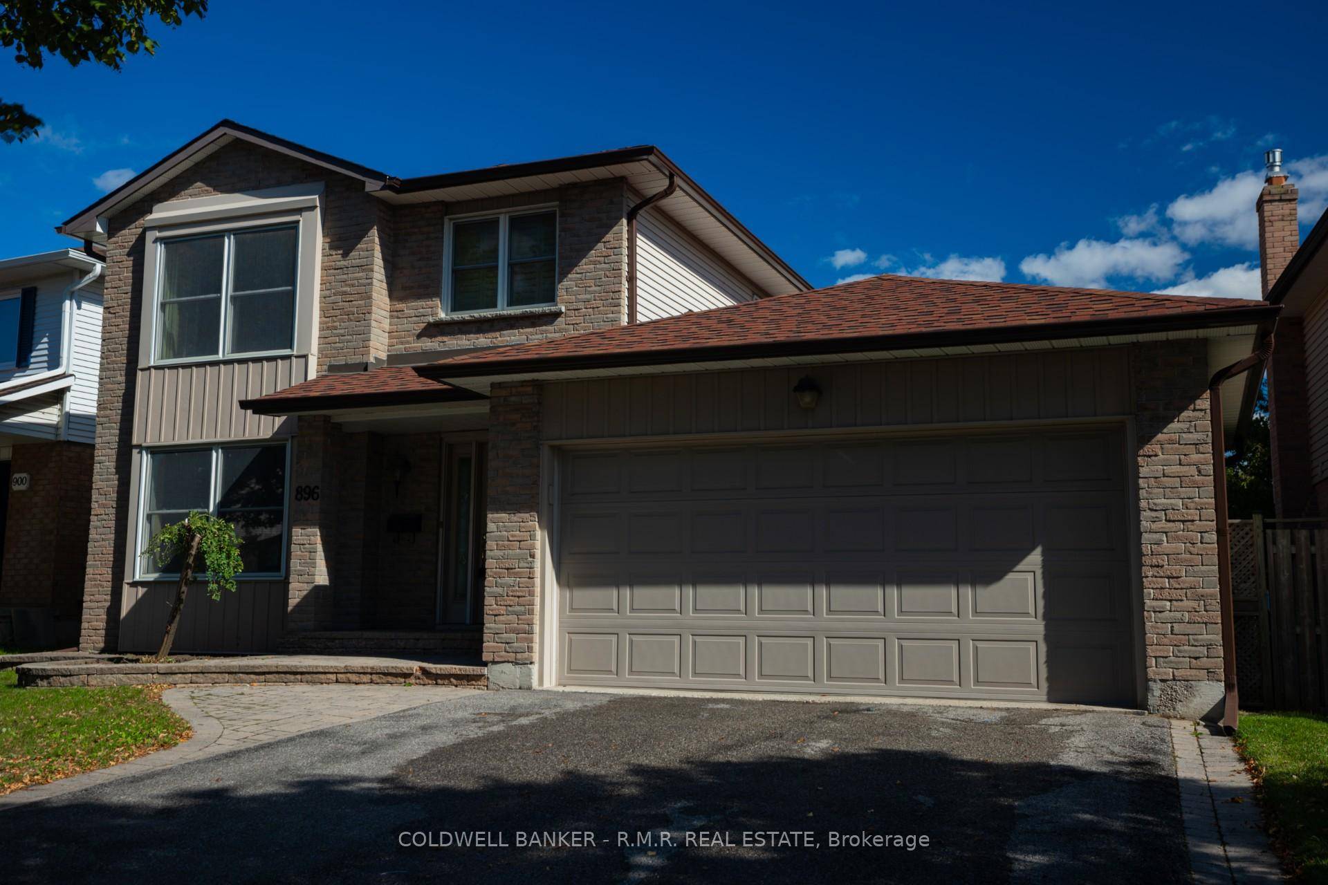 Welcome to 896 Roundelay Dr, located in the highly desirable North Oshawa area !