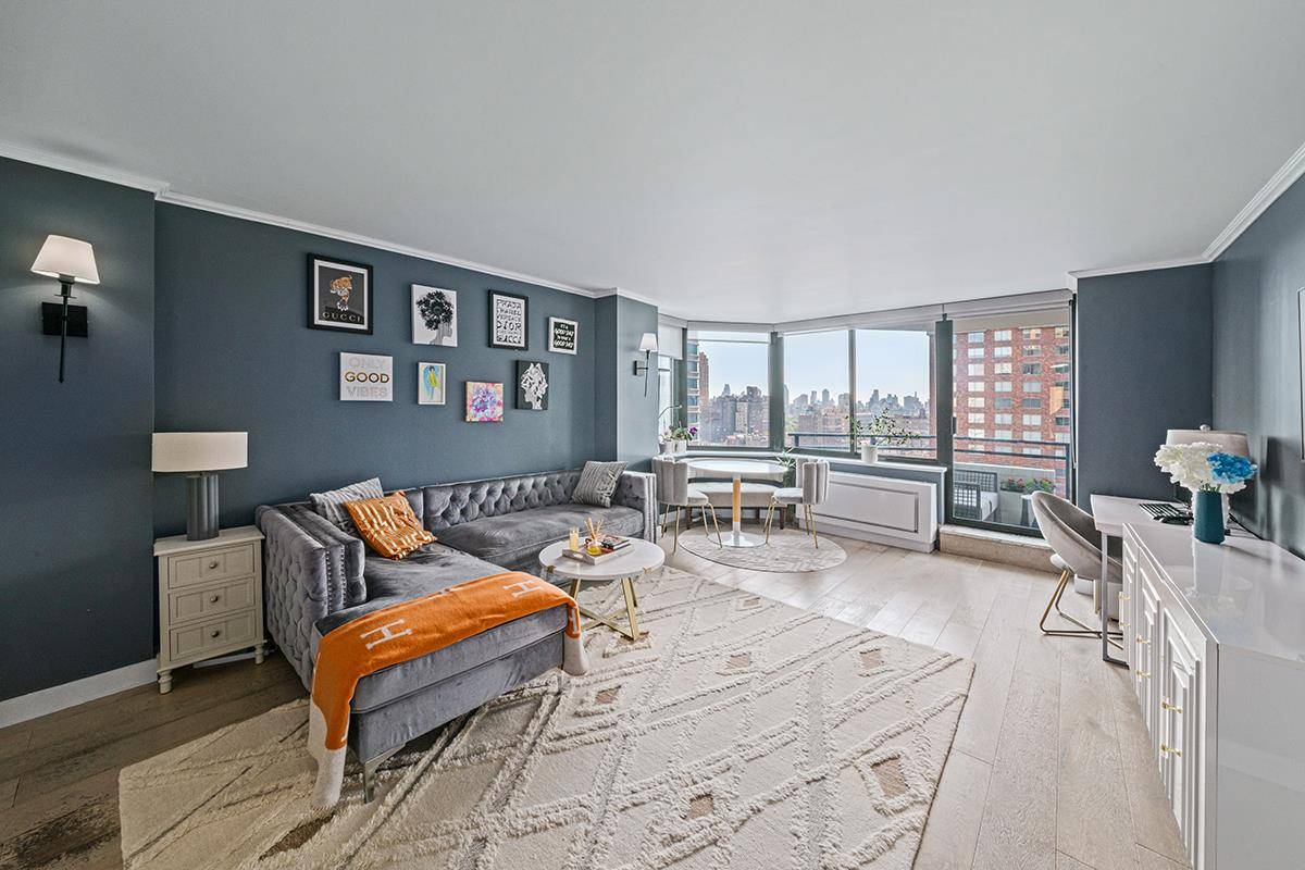 This beautifully renovated, sun drenched 3 bedroom, 2 bathroom condo is a rare find on a high floor, offering two generous sized balconies for unparalleled indoor outdoor living.