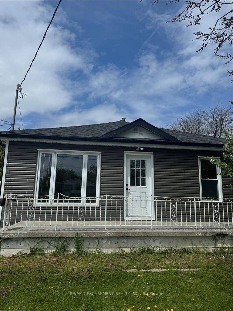 Lease this beautifully renovated 4 bedroom, 2 bathroom detached home !
