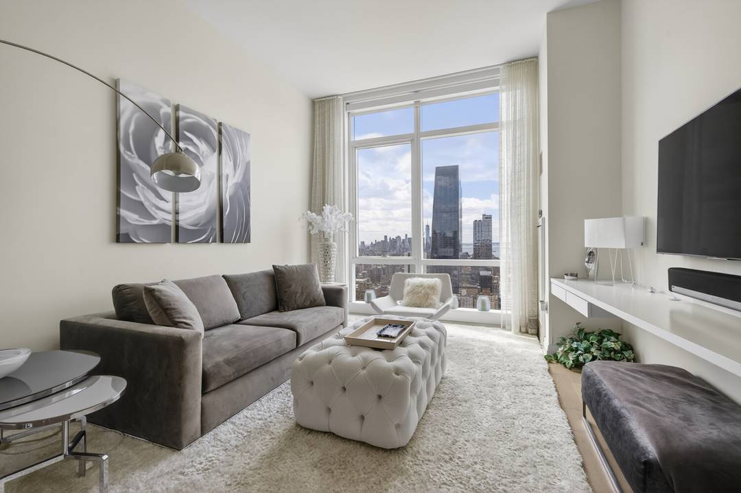 Set high above the Manhattan skyline on the 53rd floor, this elegantly appointed one bedroom, one bathroom residence offers a rare combination of designer interiors, intelligent technology, and unobstructed southern ...