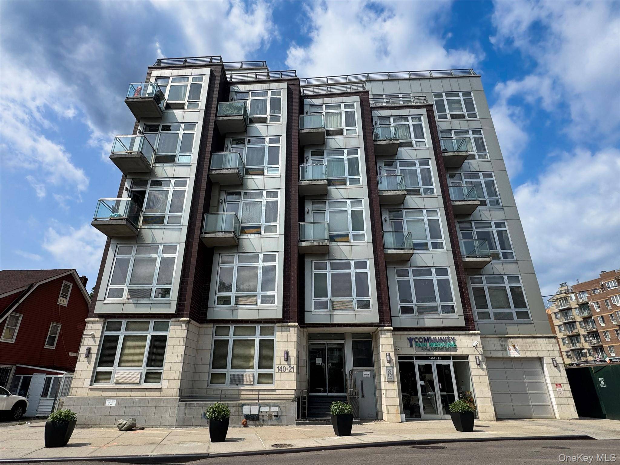 This rarely available 2 bedroom, 1 bathroom condo is located on the 6th floor of a well maintained luxury building in the heart of Flushing.