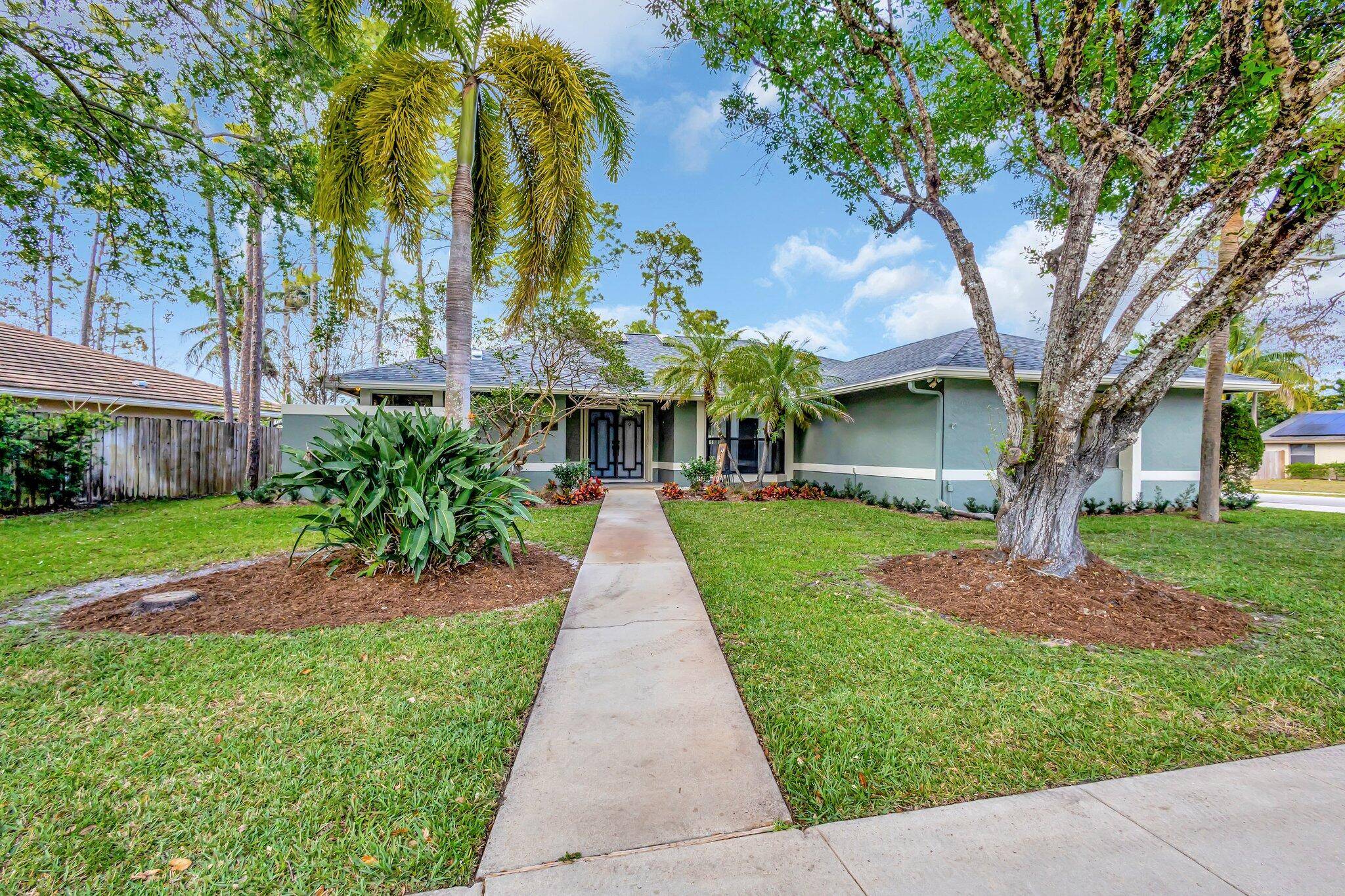 Don't miss this beautifully updated home, available for annual, seasonal, off season and short term rental !
