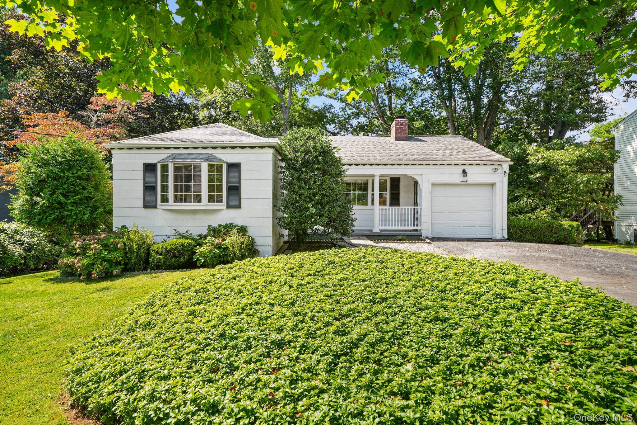 Welcome to 20 Overlook Road in Ardsley a charming three bedroom, one bathroom ranch style home offering easy one level living and hardwood floors throughout.